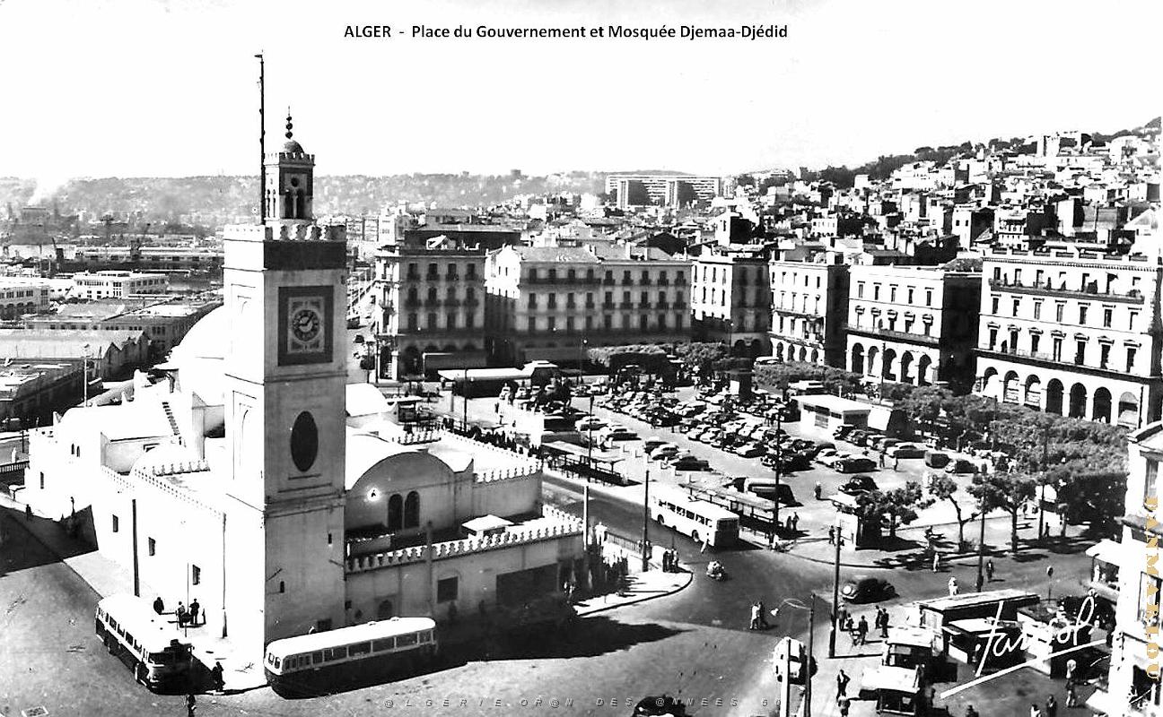 Alger - Place du Gouvernement et Mosquee Djemaa-Djedid.jpg